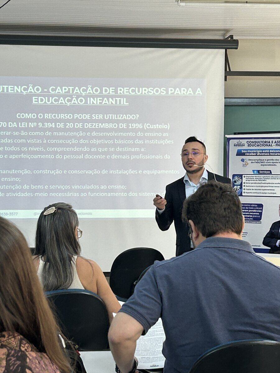 Capacitação técnica presencial para equipes municipais de educação